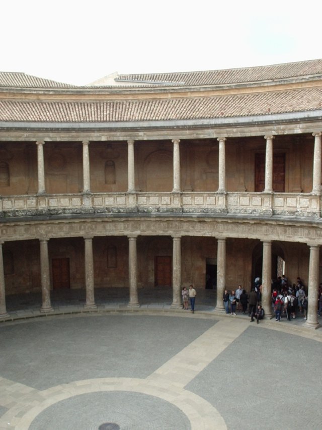 P5250063 Binnenplaats - Palacio de Carlos V - Alhambra - Granada